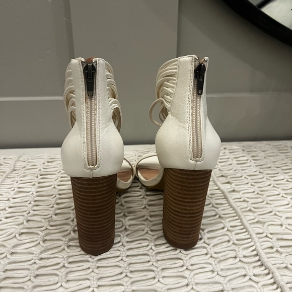 Oasis Society Chunky Heels - Picture 5 of 12